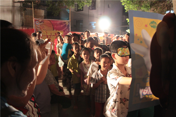 在中秋節(jié)來臨之際，為進(jìn)一步拓展&ldquo;雙報(bào)到&rdquo;活動(dòng)，踐行&ldquo;兩學(xué)一做&rdquo;學(xué)習(xí)教育，關(guān)愛社區(qū)職工群眾，營(yíng)造歡樂祥和的節(jié)日氛圍，梧州市