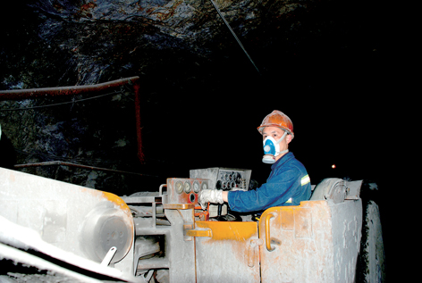 400米深礦井走出的農民工勞模