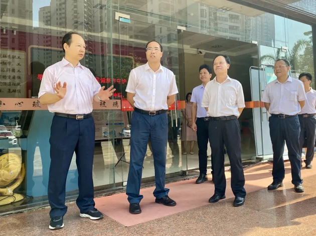 市委副書(shū)記張惠強(qiáng)到市總工會(huì)開(kāi)展調(diào)研