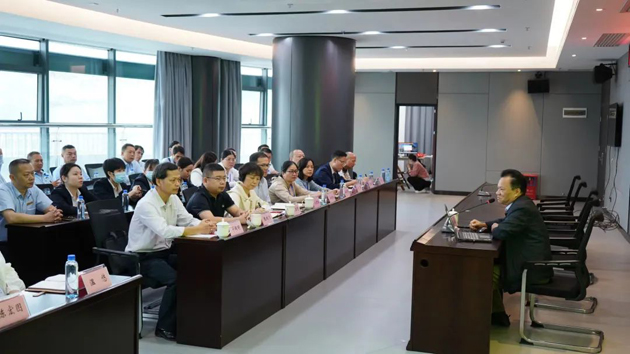 【“雙進(jìn)”宣講進(jìn)行時(shí)】踐行勞模精神 激發(fā)創(chuàng)新活力——梧州市總工會(huì)開展“勞模工匠進(jìn)校園 思政教師進(jìn)企業(yè)”活動(dòng)