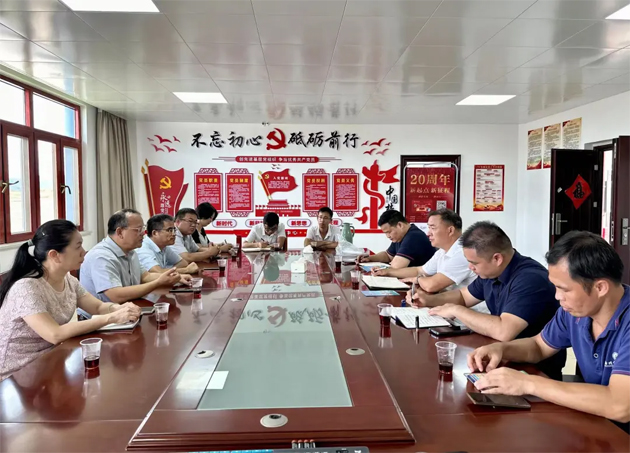 市總工會調研組看望蹲點干部 訪企業(yè)摸實情促發(fā)展