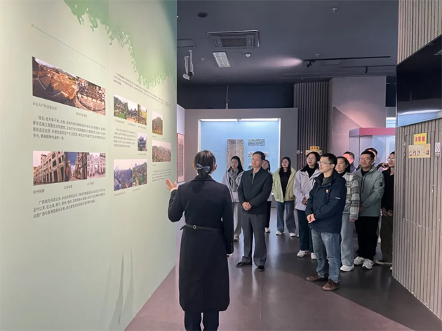 梧州市總工會黨員干部參觀“廣西鑄牢中華民族共同體意識歷史文化展”