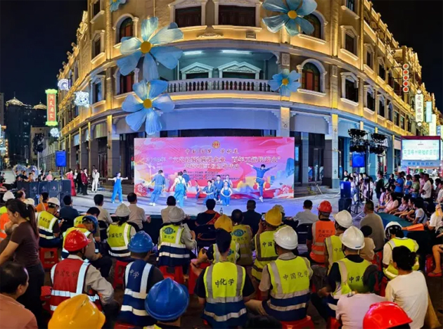 2025年“文藝輕騎進(jìn)企業(yè) 百年工運傳薪火”勞模工匠宣講首場活動在梧州騎樓城舉行