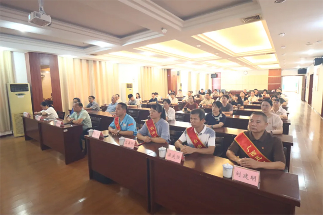 熱血沸騰！梧州市總工會(huì)組織集中收看紀(jì)念中國(guó)人民抗日戰(zhàn)爭(zhēng)暨世界反法西斯戰(zhàn)爭(zhēng)勝利80周年大會(huì)