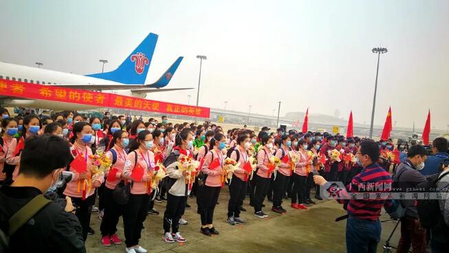 今天，梧州的英雄辭別黃鶴樓回家了