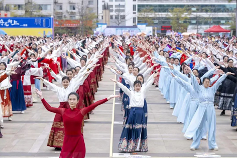 【跟黨奮進(jìn)新征程 巾幗建功新時(shí)代】梧州市第十二屆婦女國(guó)風(fēng)趣味體育運(yùn)動(dòng)會(huì)暨“梧家巧姐姐”國(guó)潮集市，精彩綻放！