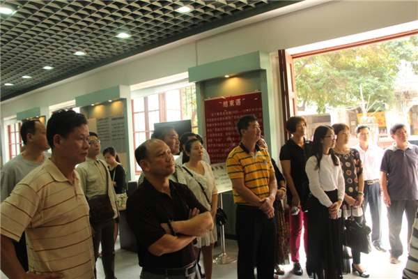 市總工會(huì)組織干部職工到地委、特委舊址參觀學(xué)習(xí)